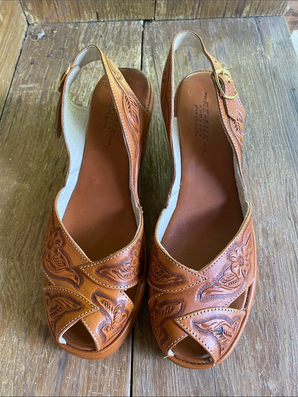 Re-Mix company Women's Floral tooled Leather Slingback Wedge 10 - Picture 2 of 9